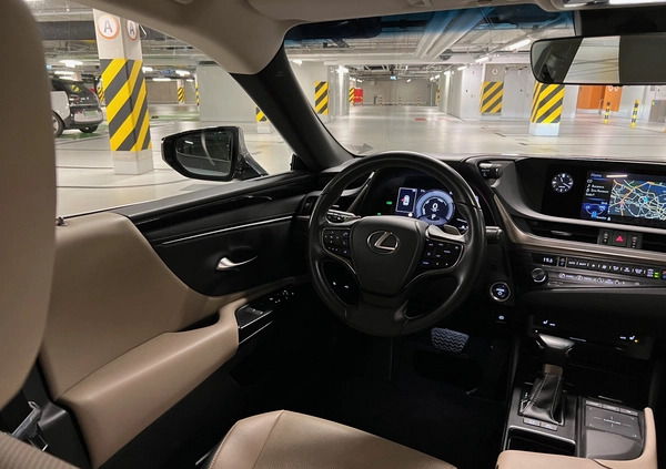 Lexus ES cena 135000 przebieg: 47000, rok produkcji 2019 z Wrocław małe 667